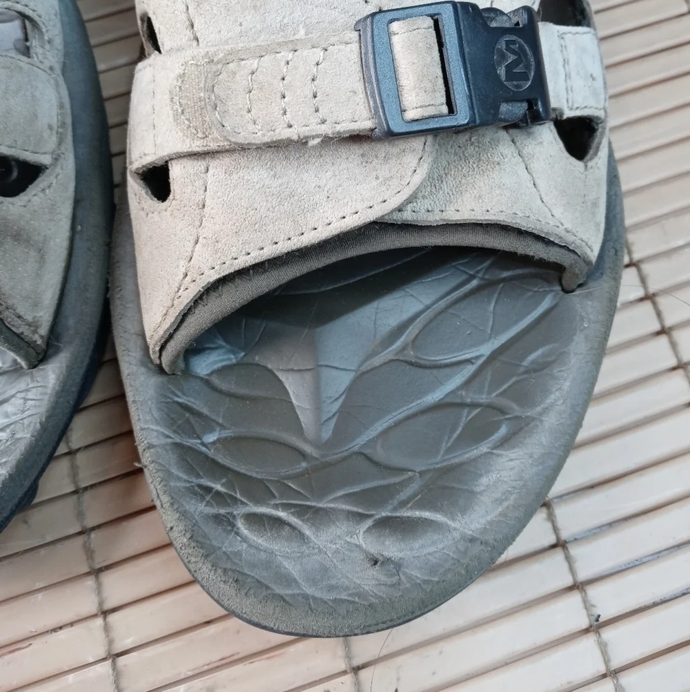 Merrell men's sz 12 brown leather Vlcrow hook & loop close hiking sandals. 39pm